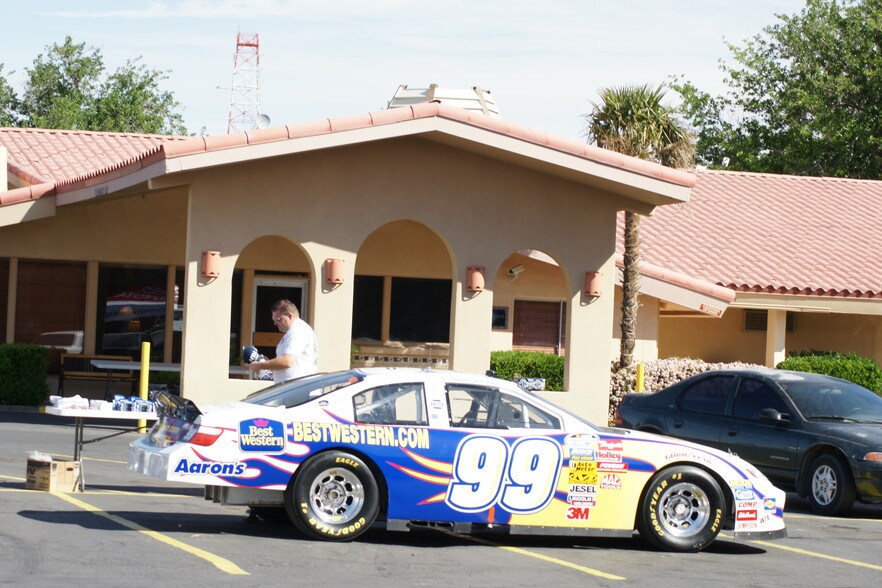 1765 S Main St, Las Cruces, NM à vendre - Photo principale - Image 1 de 96