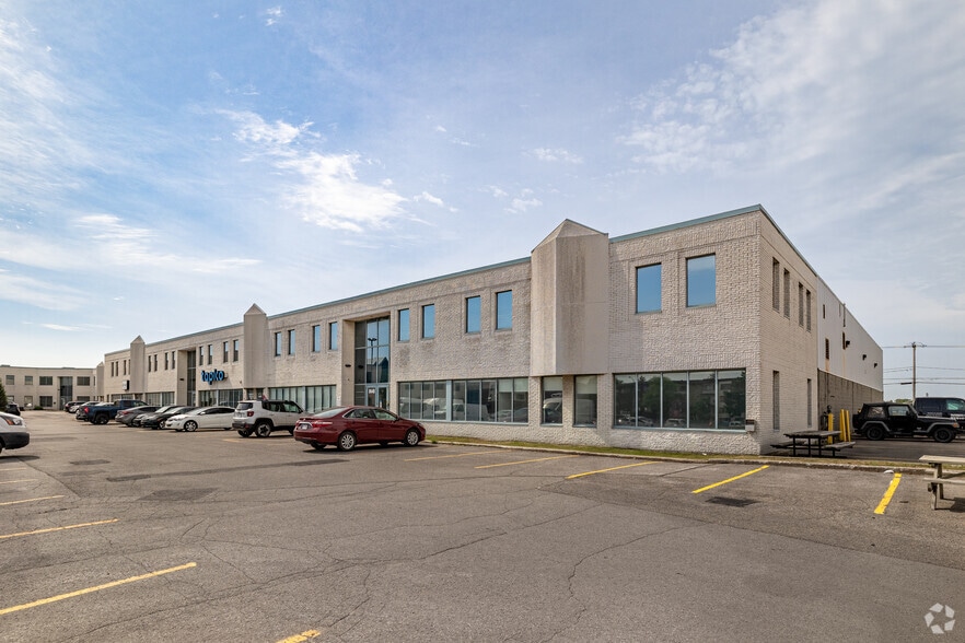 8552-8678 Boul Pie-IX, Montréal, QC à louer - Photo du bâtiment - Image 3 de 33