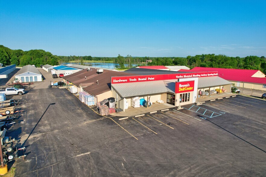 7281 S State Rd, Goodrich, MI à vendre - Photo du bâtiment - Image 2 de 40