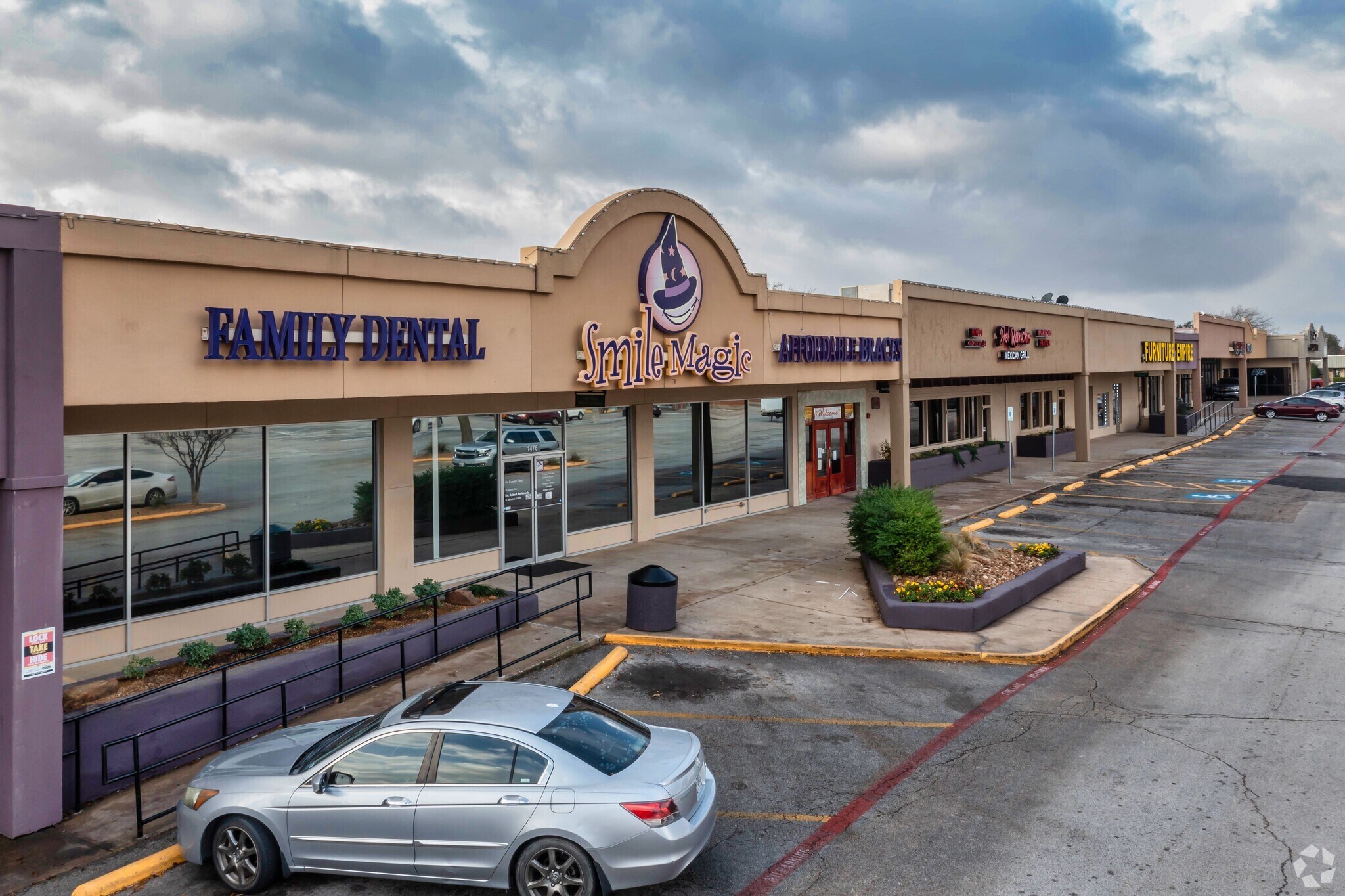 1400-1564 W Buckingham Rd, Garland, TX à louer Photo du bâtiment- Image 1 de 9