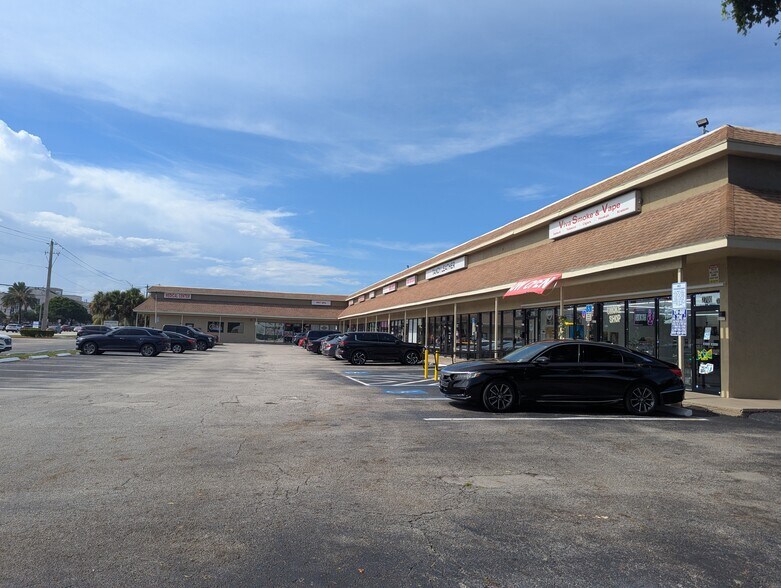 2700-2730 N State Road 7, Margate, FL à louer - Photo du bâtiment - Image 2 de 2