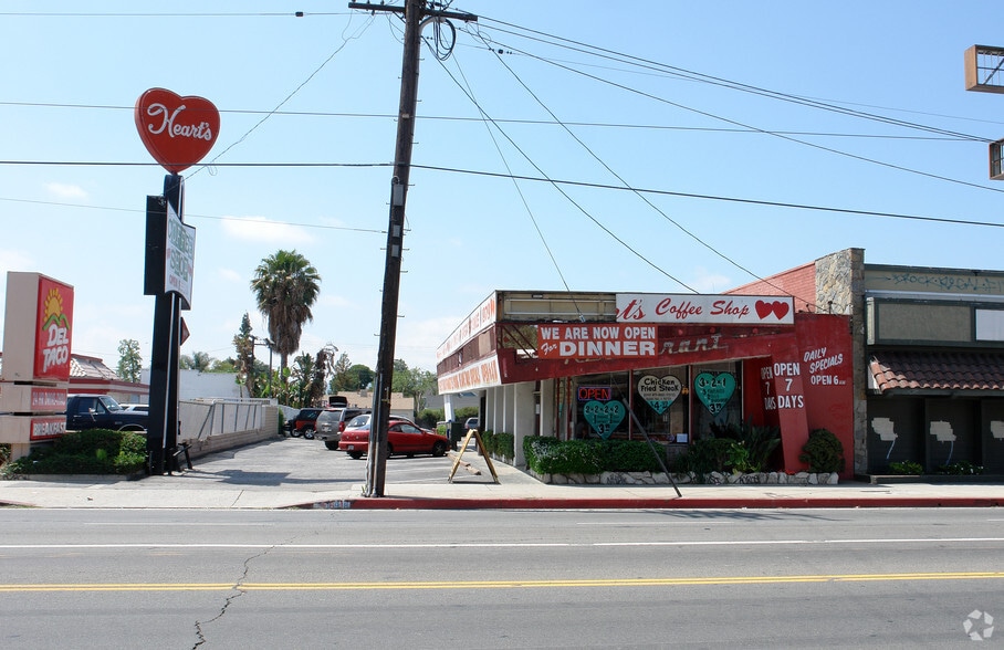 16918 Saticoy St, Van Nuys, CA for sale - Primary Photo - Image 1 of 3