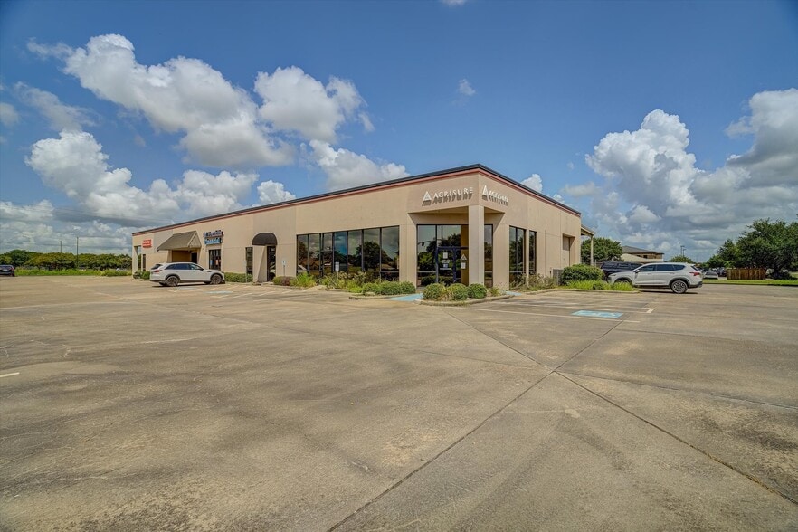 504-512 This Way St, Lake Jackson, TX for sale - Building Photo - Image 2 of 5