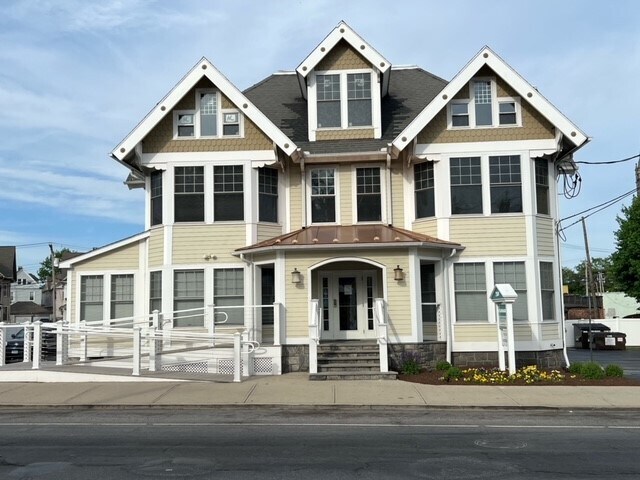 2160 Main St, Bridgeport, CT à louer Photo du bâtiment- Image 1 de 6