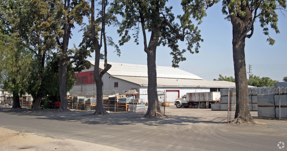 545 W Main St, Ontario, CA for lease - Building Photo - Image 2 of 11