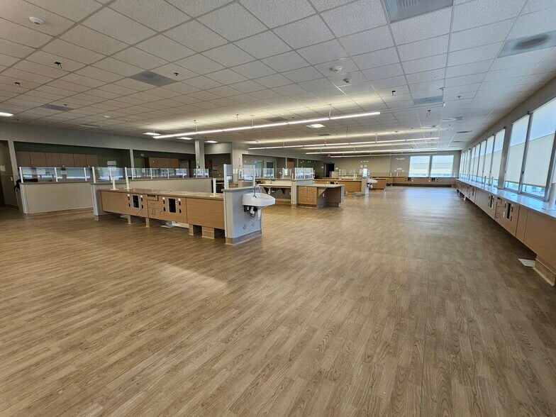 825 E Broadway, San Gabriel, CA à vendre - Photo du bâtiment - Image 3 de 17
