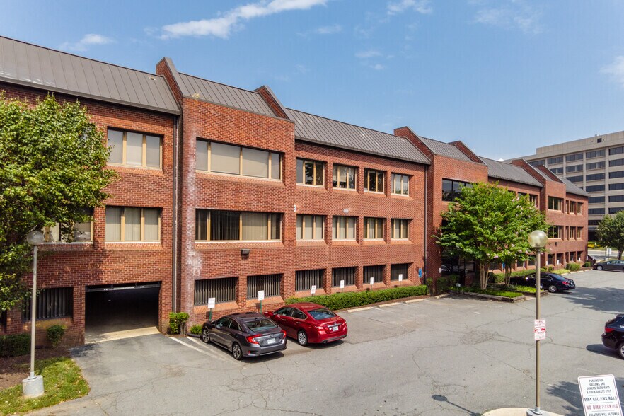 1964 Gallows Rd, Vienna, VA à vendre - Photo du bâtiment - Image 2 de 4