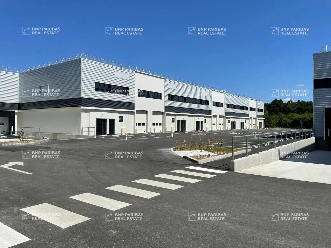 Office in Saint-Aignan-Grandlieu for lease Building Photo- Image 1 of 15