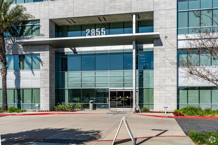2855 E Guasti Rd, Ontario, CA à louer - Photo du bâtiment - Image 2 de 6