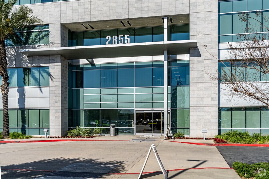 2855 E Guasti Rd, Ontario, CA à louer - Photo du bâtiment - Image 2 de 6