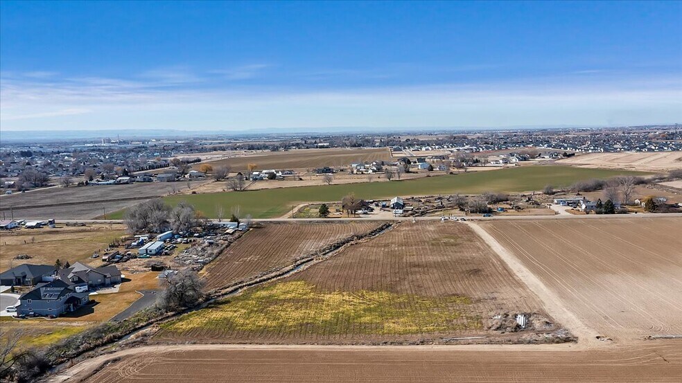 17276 11th Ave n, Nampa, ID à vendre - Photo du bâtiment - Image 2 de 12