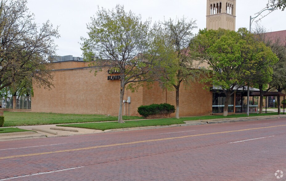2002 Broadway St, Lubbock, TX for sale - Primary Photo - Image 1 of 1