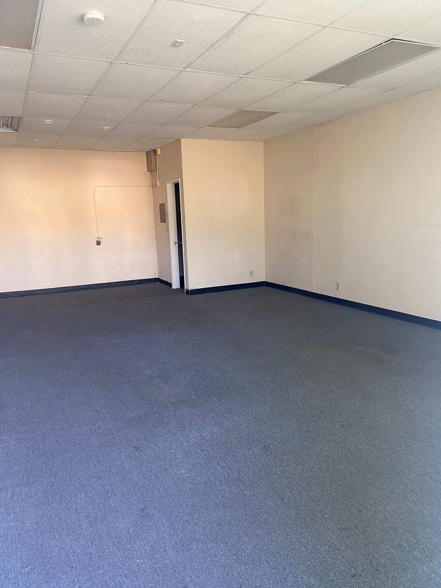 8844 Walker St, Cypress, CA à louer Photo intérieure- Image 1 de 5