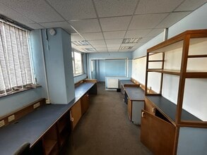 48 North Road, Okehampton for lease Interior Photo- Image 2 of 2