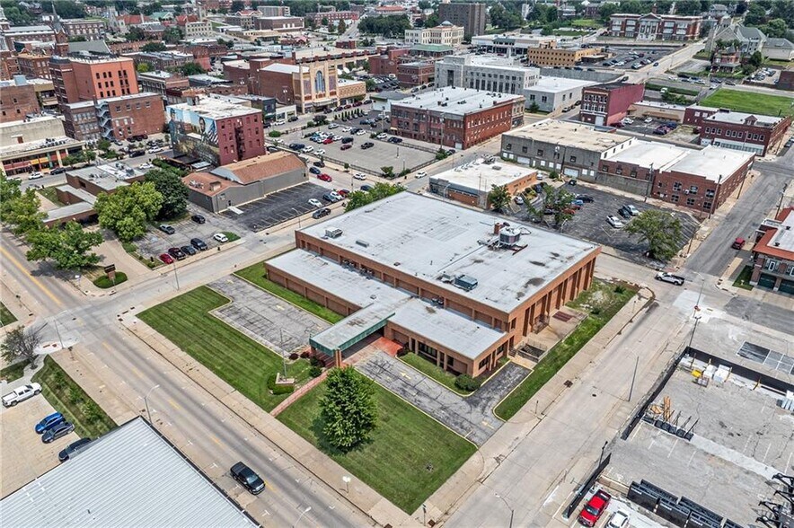 315 S 6th St, Saint Joseph, MO à vendre - Photo du bâtiment - Image 2 de 33