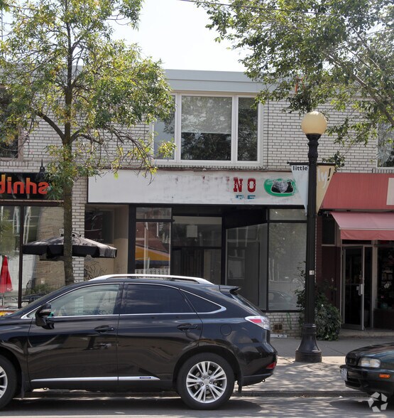 709 College St, Toronto, ON à louer - Photo du bâtiment - Image 2 de 2