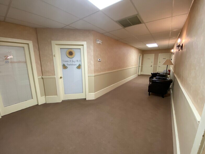 44 Main St, Clinton, NJ à louer - Photo du bâtiment - Image 2 de 19