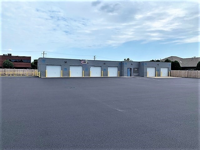 328 Barney Dr, Joliet, IL for sale - Building Photo - Image 3 of 26