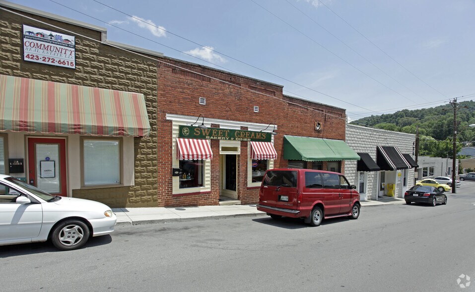 120-122 S Church St, Rogersville, TN à louer - Photo du bâtiment - Image 2 de 2