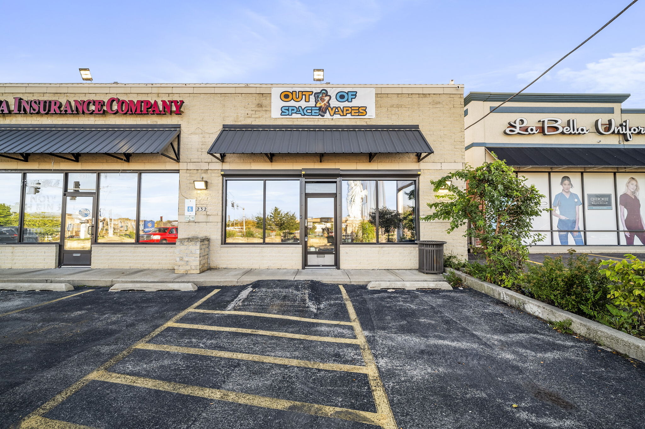 220-232 S Larkin Ave, Joliet, IL for lease Interior Photo- Image 1 of 19