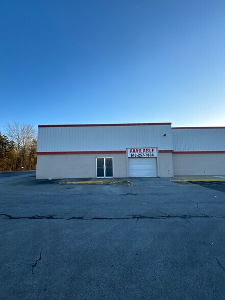1409 E Stone, Kingsport, TN à louer - Photo du bâtiment - Image 2 de 15