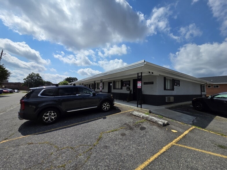 706 Wilkins St, Smithfield, NC for sale - Building Photo - Image 2 of 33