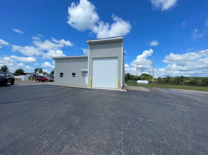 22333 M-40, Gobles, MI à vendre - Photo du bâtiment - Image 2 de 6