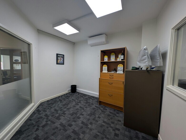 Newton Ln, Romsey à vendre - Photo du bâtiment - Image 2 de 11