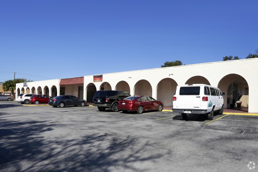 7345 Jackson Springs Dr, Tampa, FL for lease - Building Photo - Image 3 of 24