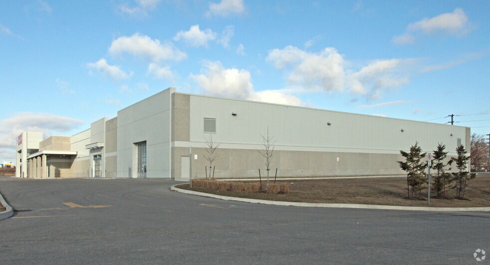 205 Baseline Rd W, Clarington, ON à vendre - Photo du bâtiment - Image 3 de 5