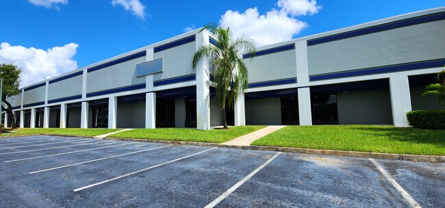 Plus de détails pour 10050 NW 116th Way, Medley, FL - Industriel à louer