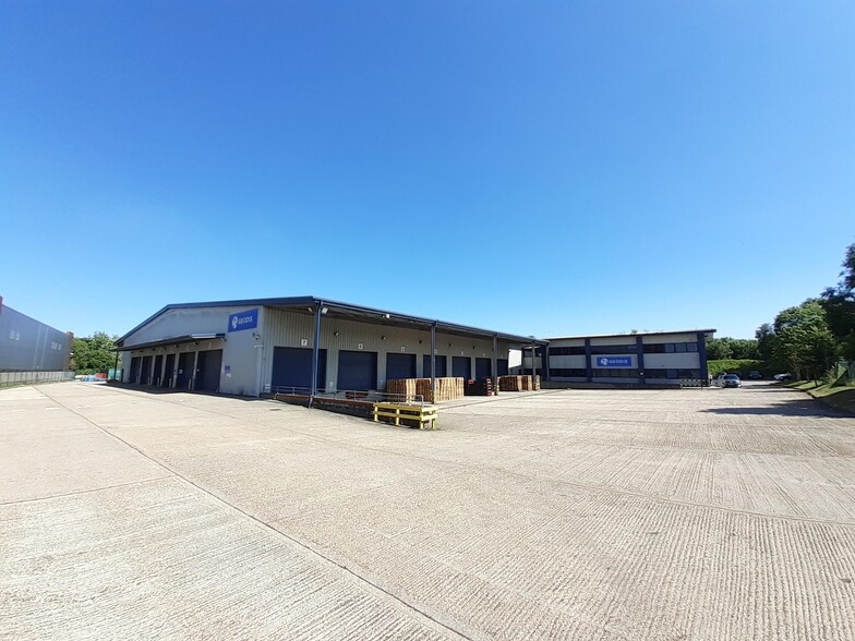 Watkins Clos, Basildon for lease - Building Photo - Image 1 of 4