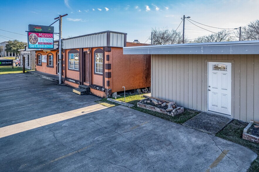 421 N Virginia St, Port Lavaca, TX à vendre - Photo du bâtiment - Image 1 de 29