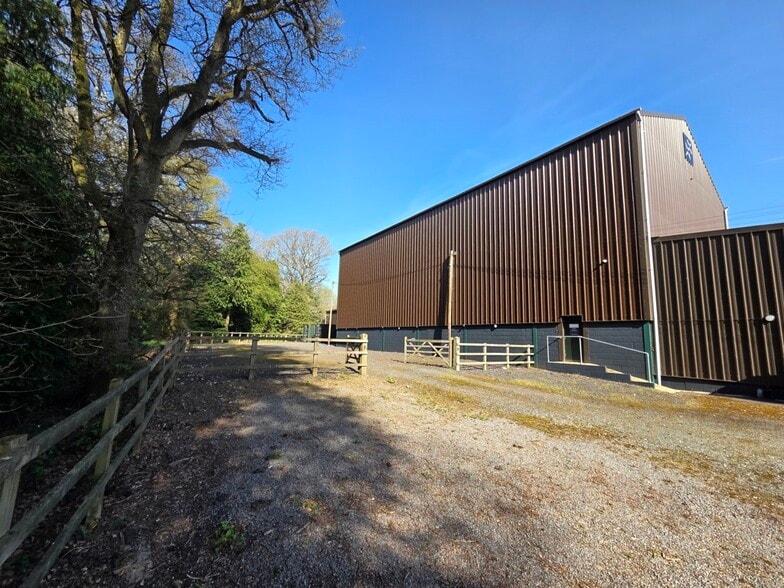 Ashampstead Common, Upper Basildon for lease - Building Photo - Image 2 of 2