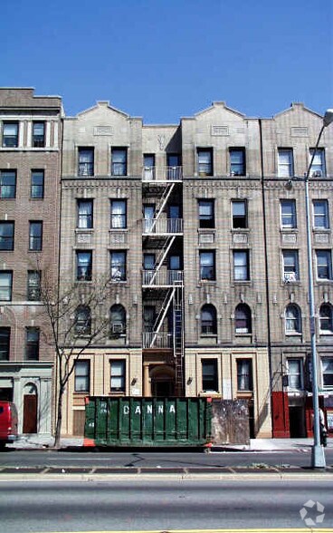 2250 Grand Concourse, Bronx, NY à louer - Photo du bâtiment - Image 2 de 3