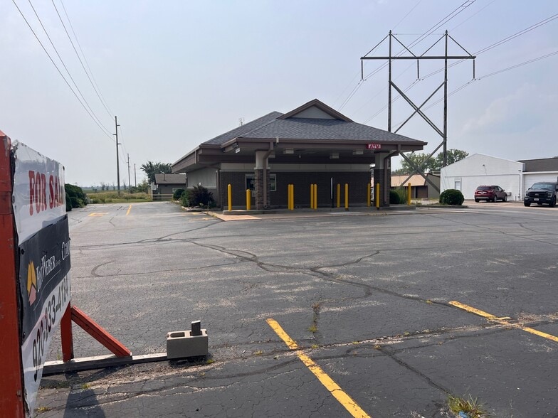 927 E Main St, Winneconne, WI for sale - Building Photo - Image 1 of 17