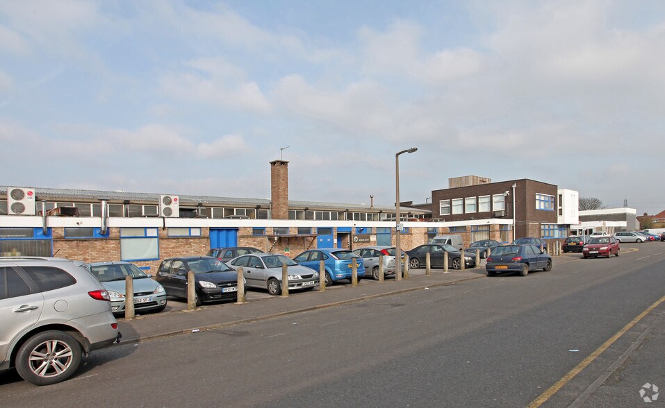 Petersfield Ave, Slough à vendre - Photo du bâtiment - Image 2 de 9