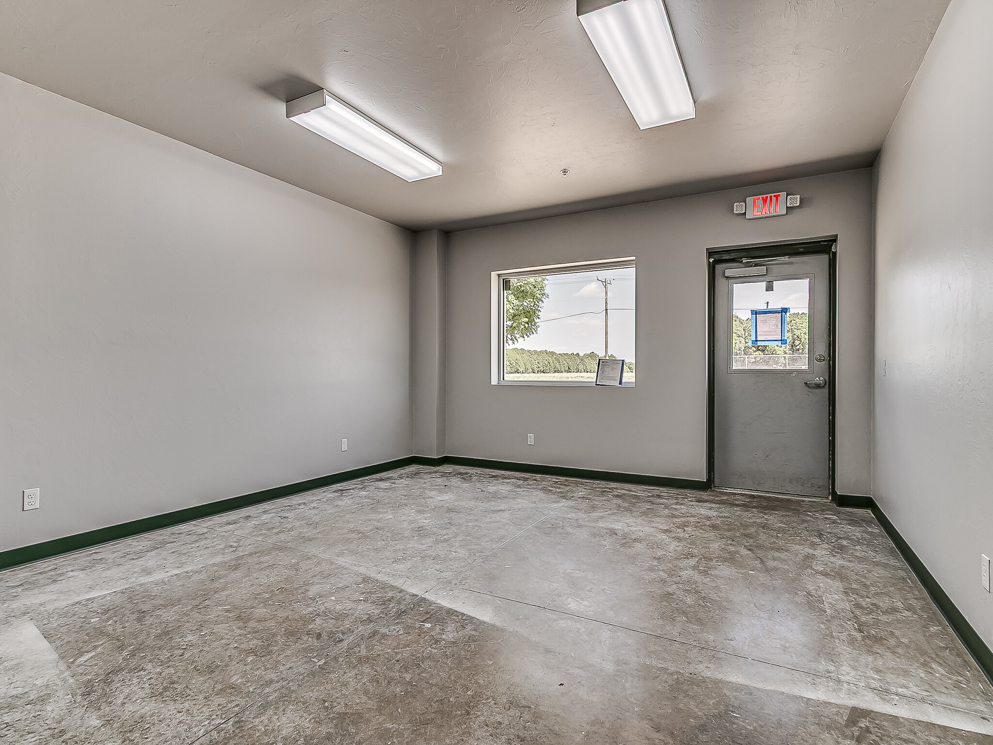 7308 NW 164th St, Edmond, OK for lease Interior Photo- Image 1 of 9