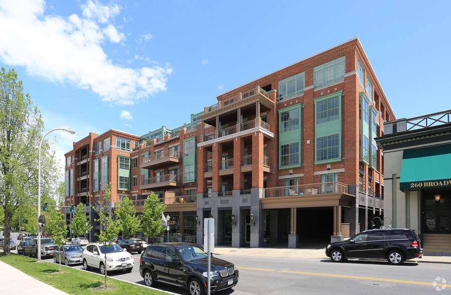 262-268 Broadway, Saratoga Springs, NY for sale - Building Photo - Image 3 of 110