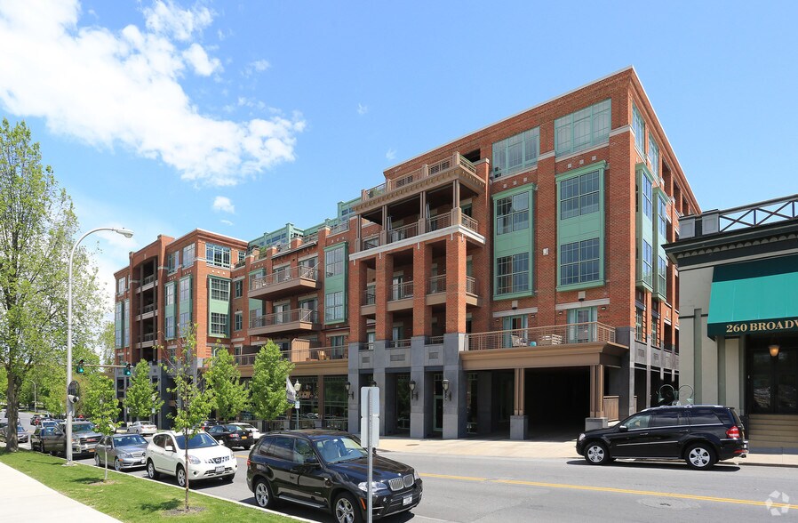 262-268 Broadway, Saratoga Springs, NY à vendre - Photo du bâtiment - Image 3 de 110