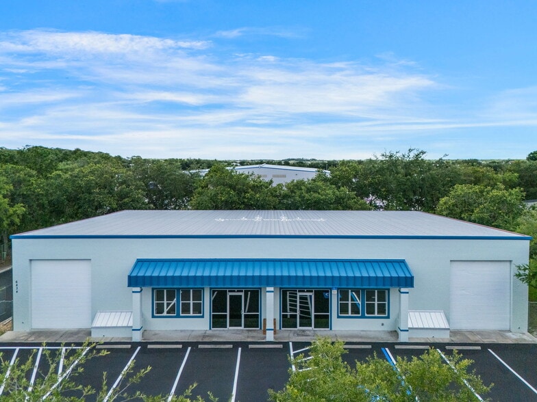 6834 28th Street Cir E, Sarasota, FL à louer - Photo du bâtiment - Image 2 de 18