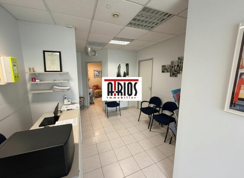 Office in Hyeres for sale - Interior Photo - Image 2 of 9