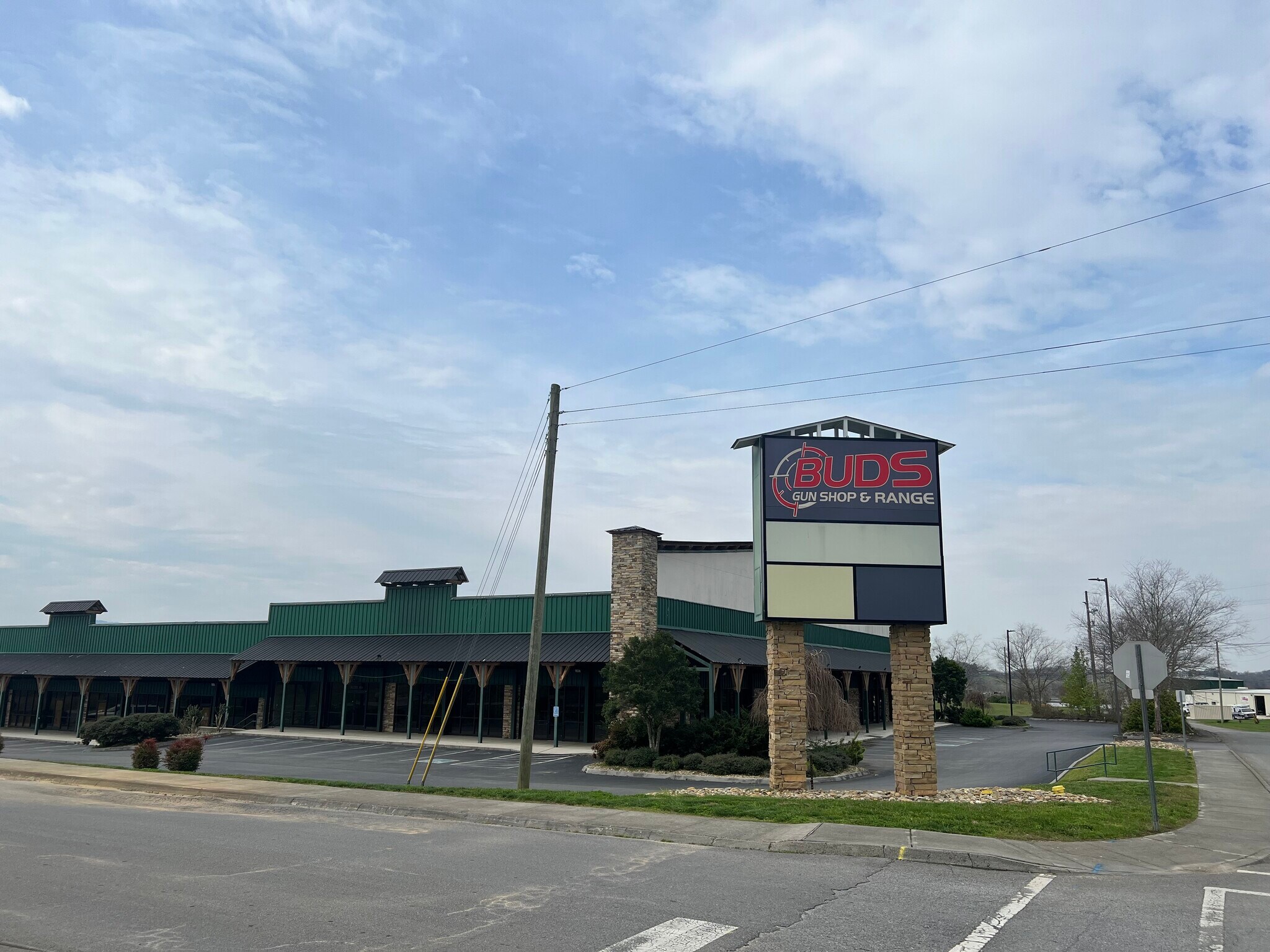 2270 Two Rivers Blvd, Sevierville, TN for lease Building Photo- Image 1 of 11
