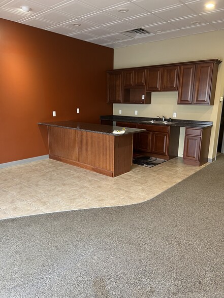 265 E Bell Dr, Warsaw, IN for lease - Interior Photo - Image 2 of 11