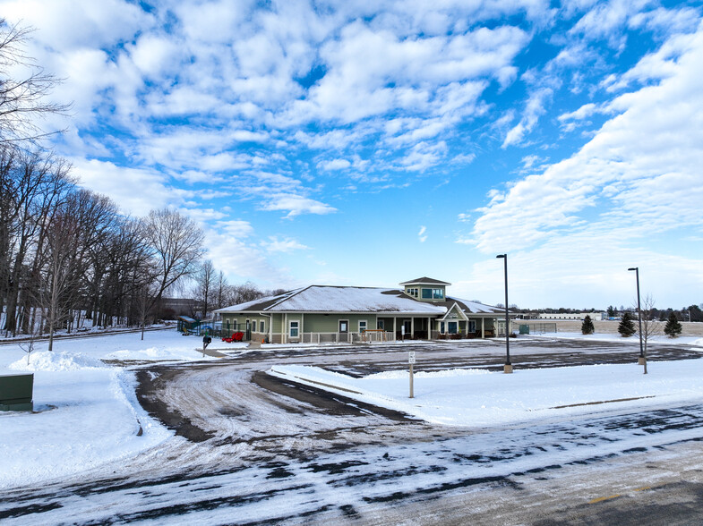 425 Technology Dr E, Menomonie, WI à vendre - Photo du bâtiment - Image 2 de 5