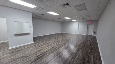 1440 N Nova Rd, Daytona Beach, FL à louer Photo intérieure- Image 1 de 15