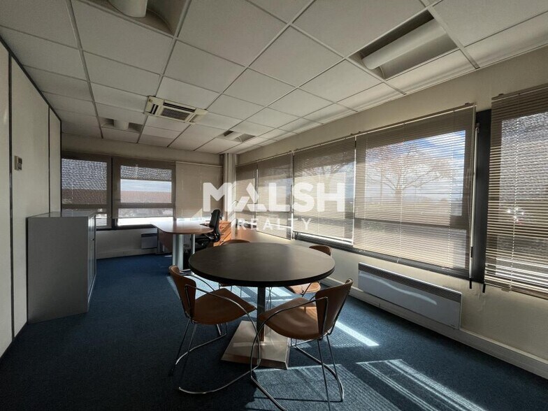 Office in Limas for lease - Interior Photo - Image 3 of 19