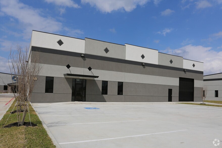 8152 Spring Cypress Rd, Spring, TX à vendre - Photo du bâtiment - Image 1 de 23