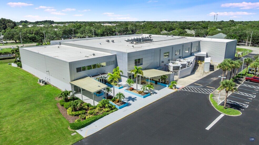 1110 W Hibiscus Ave, Melbourne, FL à louer - Photo du bâtiment - Image 2 de 16