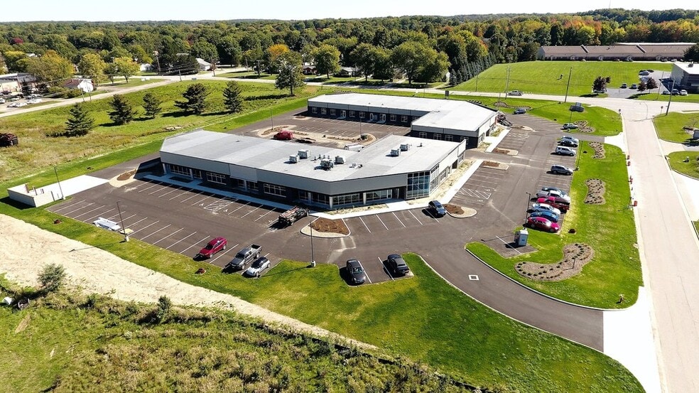 1100 Campus Dr, Stow, OH for lease - Building Photo - Image 3 of 15